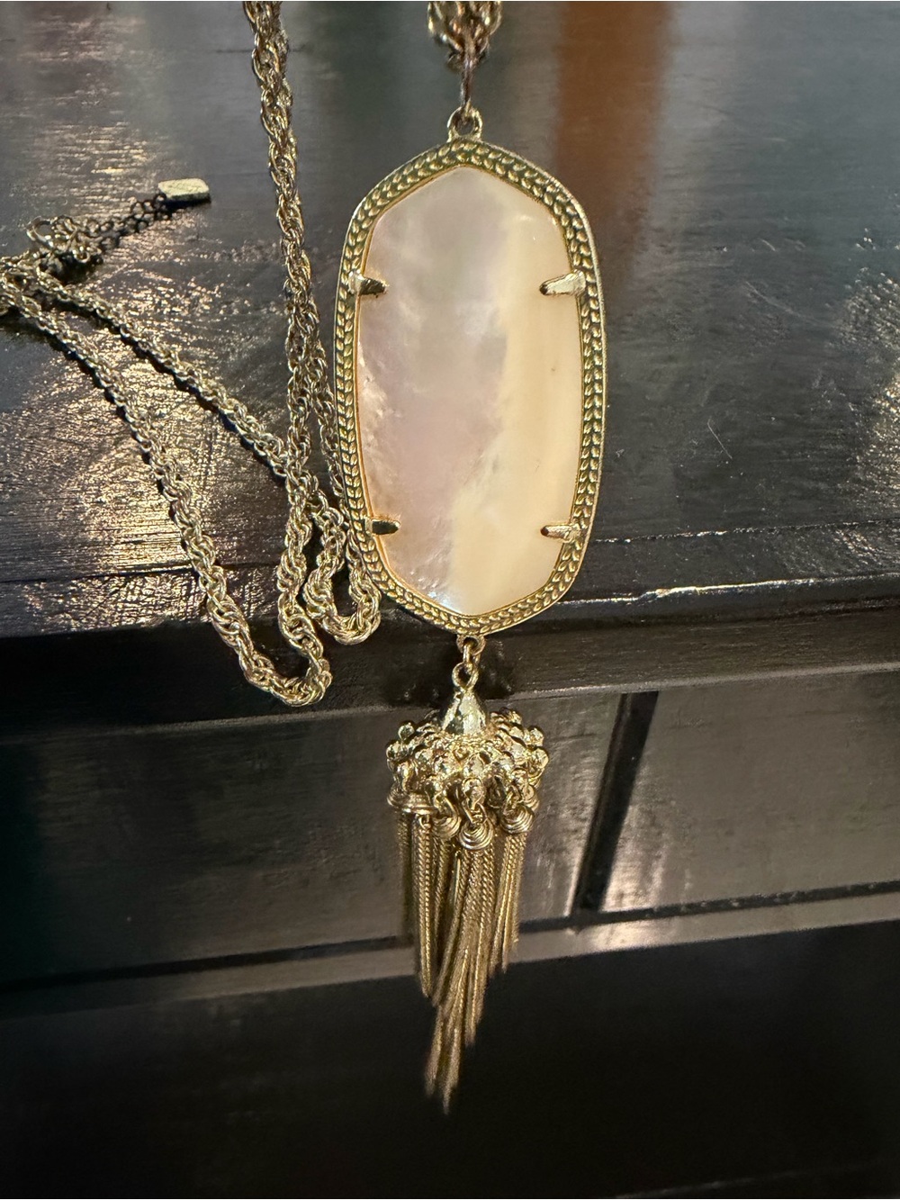 Kendra Scott pendant necklace. Statement piece.
